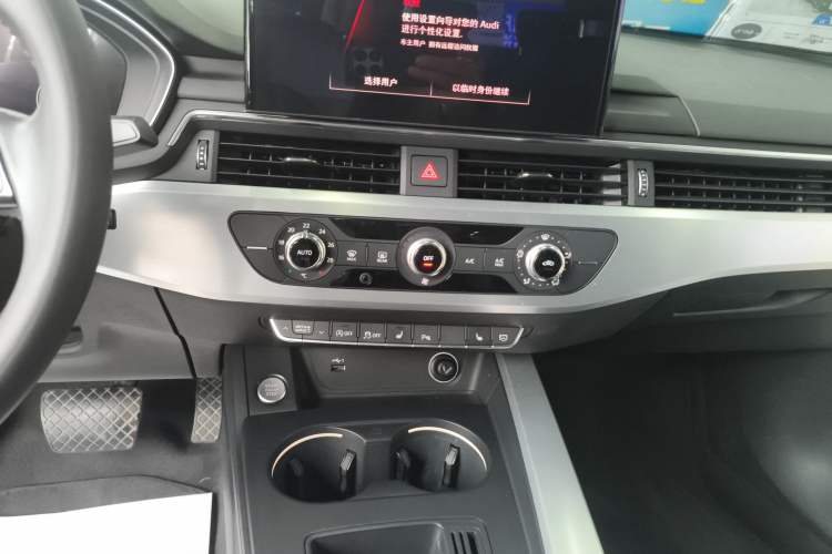 Used Audi A4L 2020 40 TFSI Fashion Dynamic Model Audio And AC Panel
