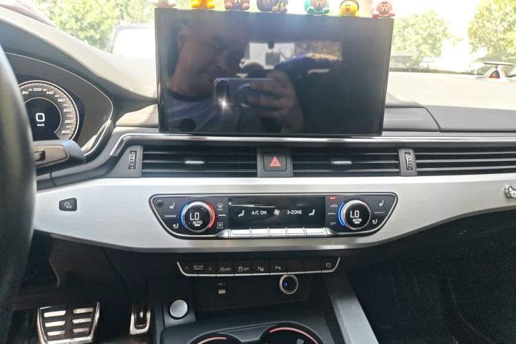 Used Audi A4L 2020 40 TFSI Luxury Dynamic Model Audio And AC Panel