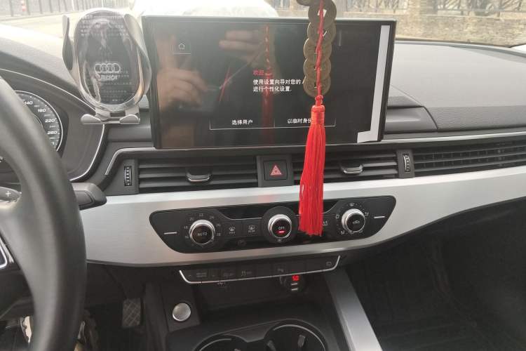 Used Audi A4L 2020 40 TFSI Fashion Dynamic Model Audio And AC Panel