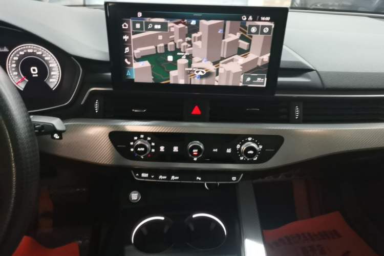 Used Audi A4L 2020 40 TFSI Fashionable and Elegant Model Audio And AC Panel