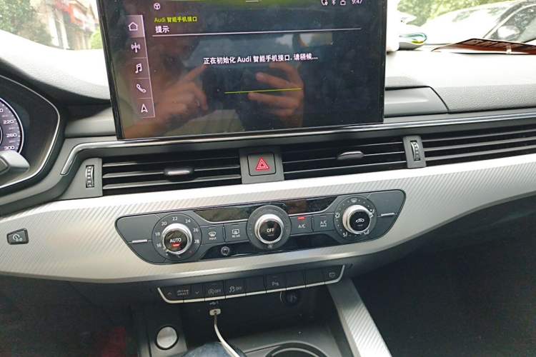 Used Audi A4L 2020 40 TFSI Fashionable and Elegant Model Audio And AC Panel