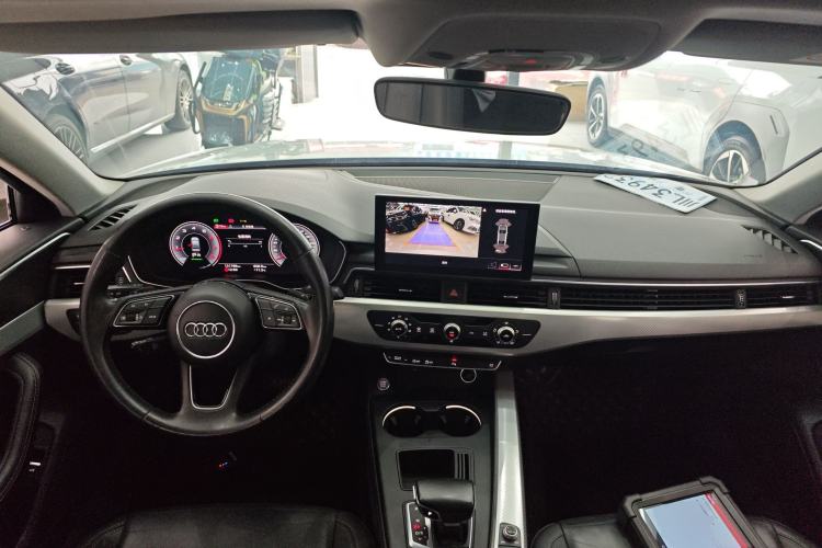 Used Audi A4L 2020 40 TFSI Fashionable and Elegant Model Center Console