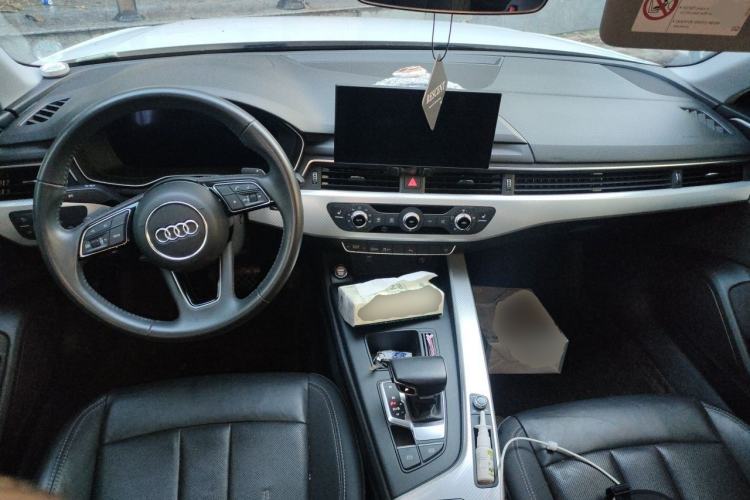 Used Audi A4L 2020 40 TFSI Fashionable and Elegant Model Center Console