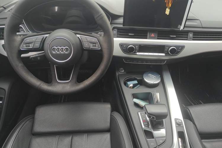 Used Audi A4L 2020 40 TFSI Luxury Dynamic Model Center Console