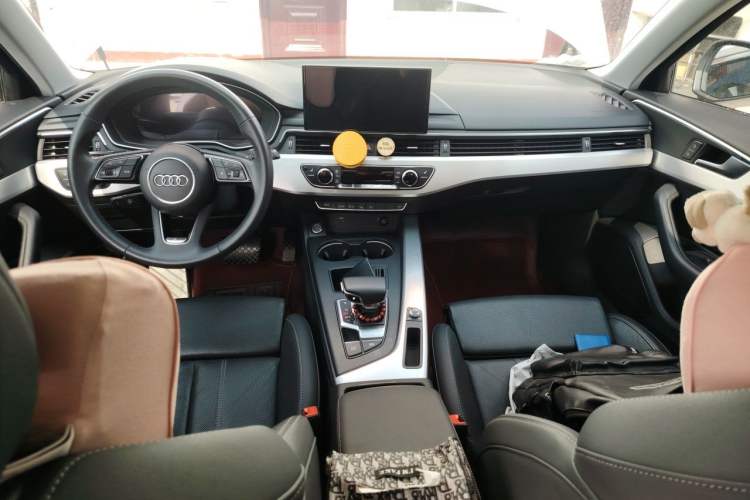 Used Audi A4L 2020 40 TFSI Luxury Dynamic Model Center Console