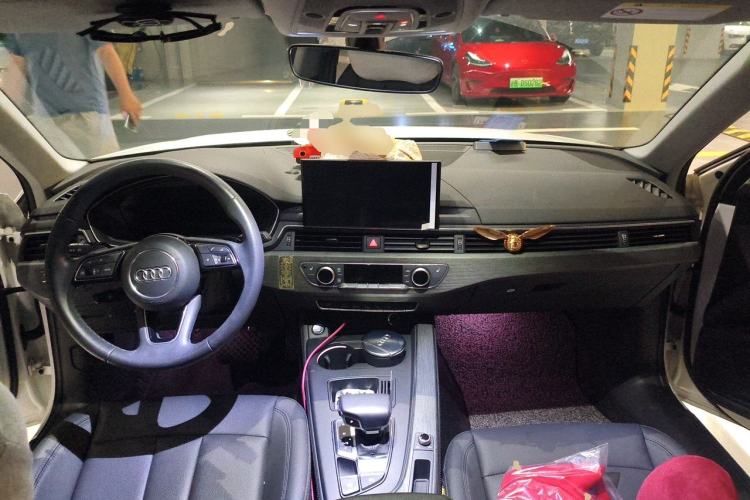 Used Audi A4L 2020 40 TFSI Fashionable and Elegant Model Center Console