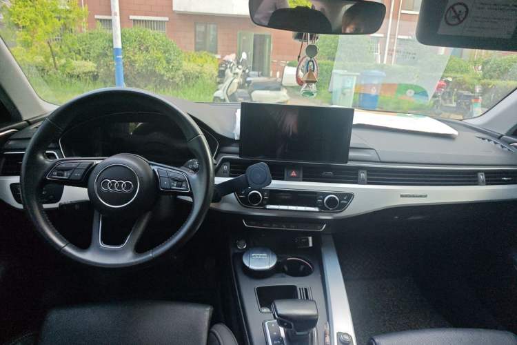 Used Audi A4L 2020 40 TFSI quattro Luxury Dynamic Model Center Console