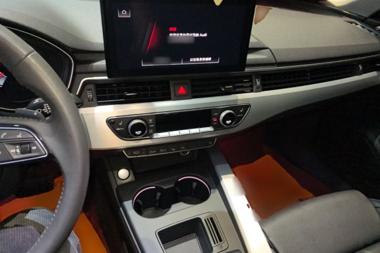 Used Audi A4L 2020 40 TFSI Luxury Dynamic Model Center Console