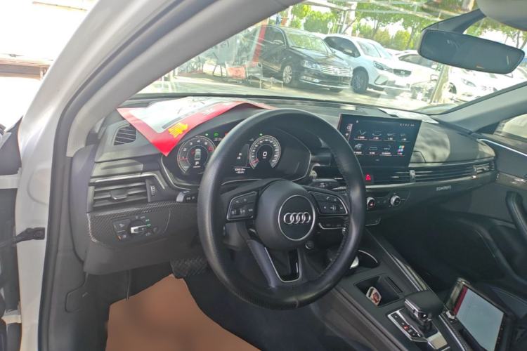 Used Audi A4L 2020 40 TFSI Fashionable and Elegant Model Center Console
