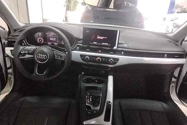 Used Audi A4L 2020 40 TFSI Fashionable and Elegant Model Center Console