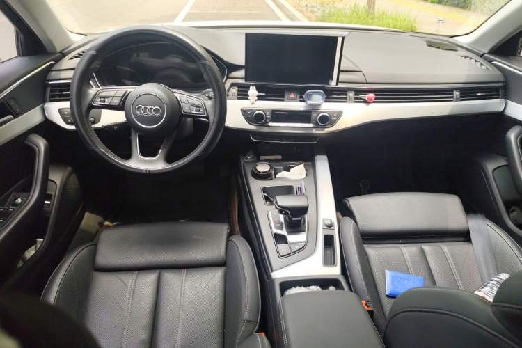 Used Audi A4L 2020 40 TFSI Luxury Dynamic Model Center Console
