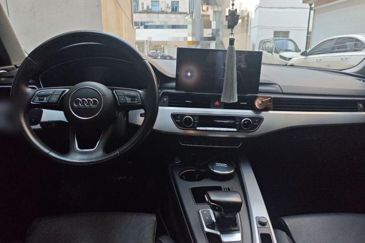 Used Audi A4L 2020 40 TFSI Luxury Dynamic Model Center Console