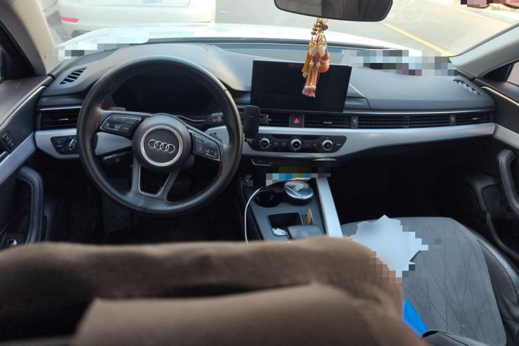 Used Audi A4L 2020 40 TFSI Fashionable and Elegant Model Center Console