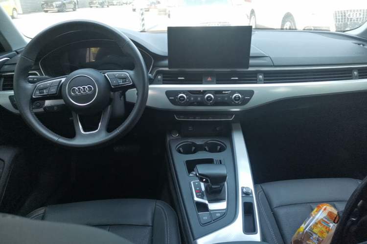 Used Audi A4L 2020 40 TFSI Fashionable and Elegant Model Center Console