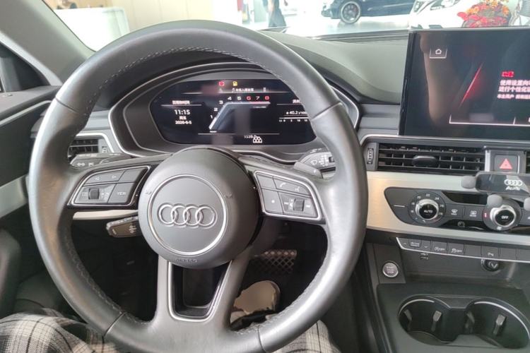 Used Audi A4L 2020 40 TFSI Luxury Dynamic Model Center Console