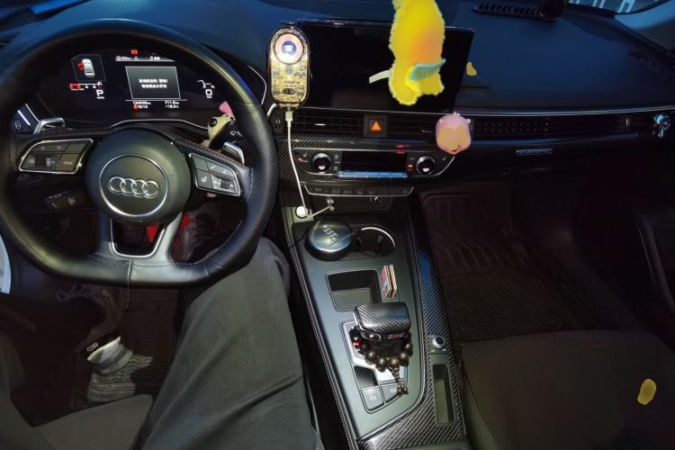 Used Audi A4L 2020 40 TFSI Luxury Dynamic Model Center Console