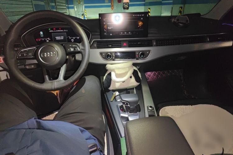 Used Audi A4L 2020 40 TFSI Luxury Dynamic Model Center Console