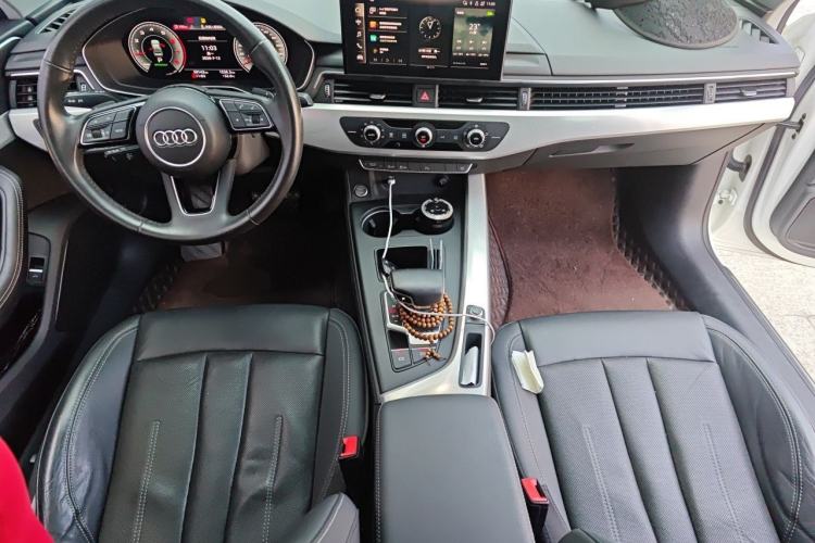 Used Audi A4L 2020 40 TFSI Fashionable and Elegant Model Center Console