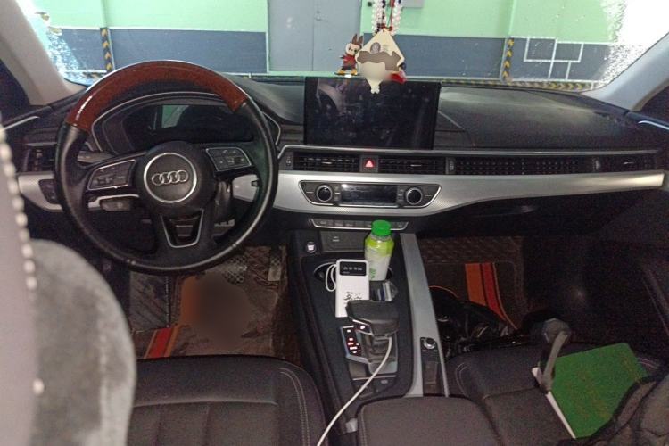 Used Audi A4L 2020 40 TFSI Fashionable and Elegant Model Center Console