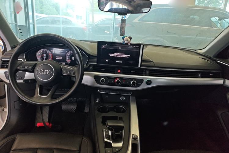 Used Audi A4L 2020 40 TFSI Fashionable and Elegant Model Center Console