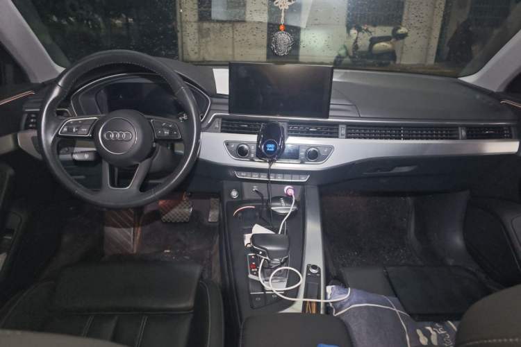 Used Audi A4L 2020 40 TFSI Luxury Dynamic Model Center Console