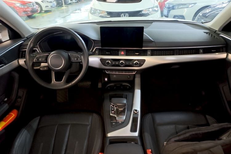 Used Audi A4L 2020 40 TFSI Fashionable and Elegant Model Center Console