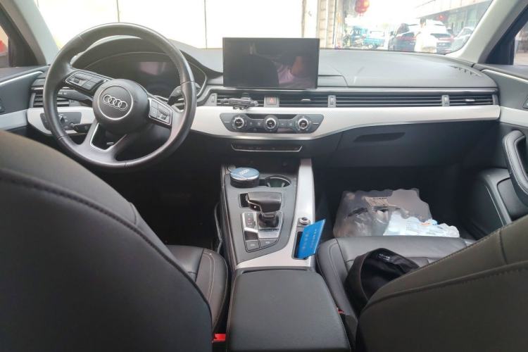 Used Audi A4L 2020 40 TFSI Fashionable and Elegant Model Center Console