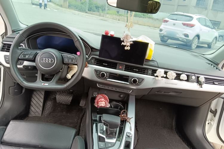 Used Audi A4L 2020 40 TFSI quattro Luxury Dynamic Model Center Console
