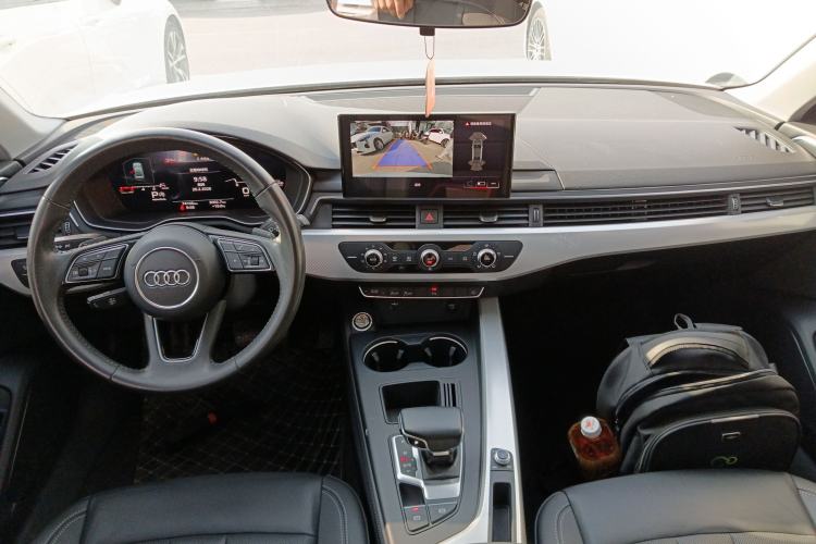 Used Audi A4L 2020 40 TFSI Fashionable and Elegant Model Center Console
