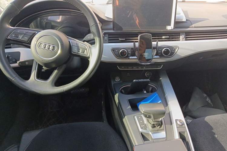 Used Audi A4L 2020 40 TFSI Luxury Dynamic Model Center Console