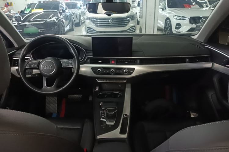Used Audi A4L 2020 40 TFSI Fashionable and Elegant Model Center Console