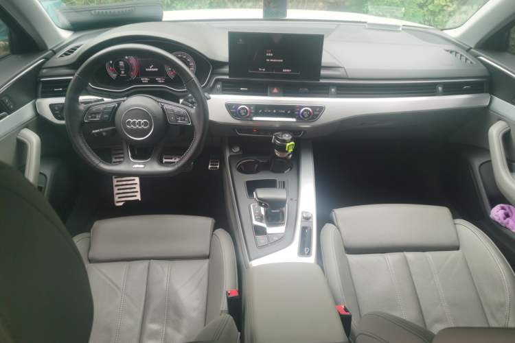 Used Audi A4L 2020 40 TFSI Luxury Dynamic Model Center Console