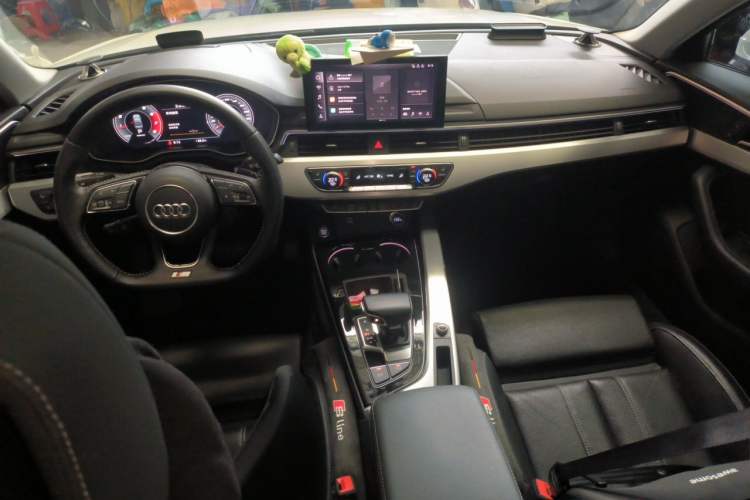 Used Audi A4L 2020 40 TFSI Luxury Dynamic Model Center Console