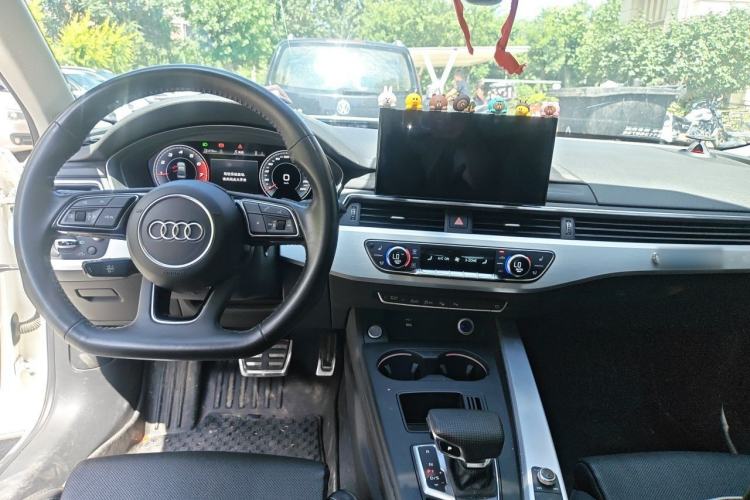 Used Audi A4L 2020 40 TFSI Luxury Dynamic Model Center Console