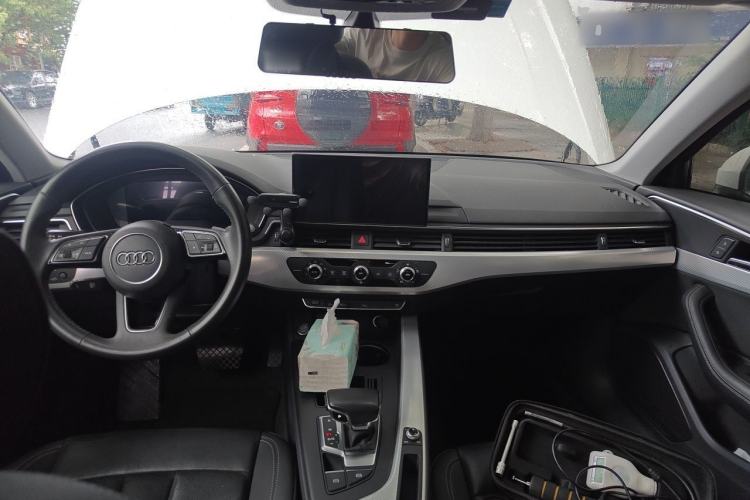 Used Audi A4L 2020 40 TFSI Fashionable and Elegant Model Center Console