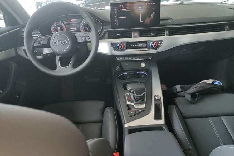 Used Audi A4L 2020 40 TFSI Luxury Dynamic Model Center Console