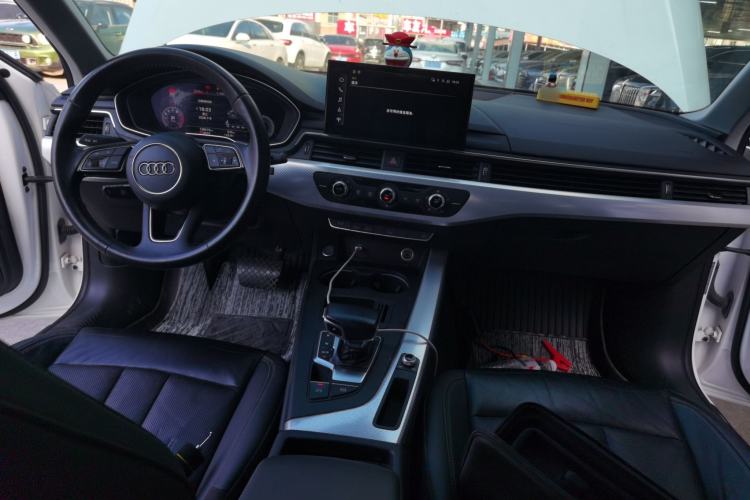 Used Audi A4L 2020 40 TFSI Fashionable and Elegant Model Center Console