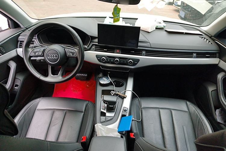 Used Audi A4L 2020 40 TFSI Fashionable and Elegant Model Center Console