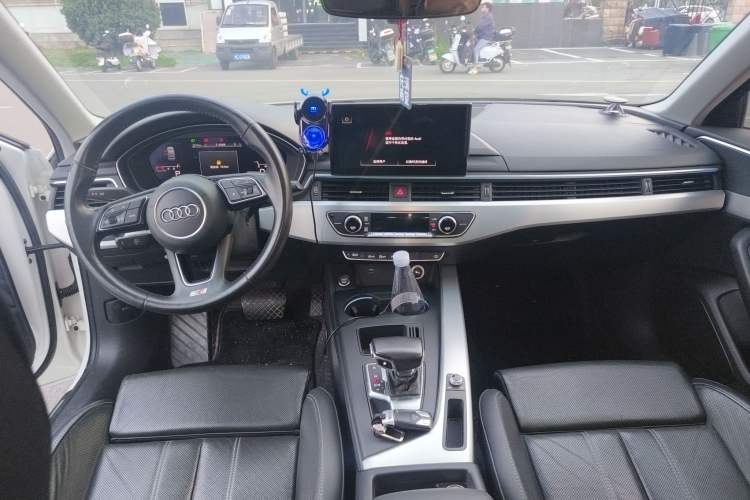 Used Audi A4L 2020 40 TFSI Luxury Dynamic Model Center Console
