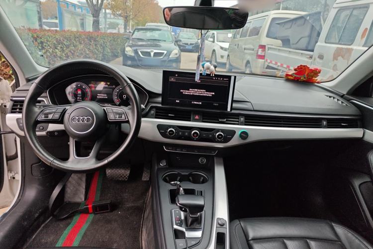 Used Audi A4L 2020 40 TFSI Fashionable and Elegant Model Center Console