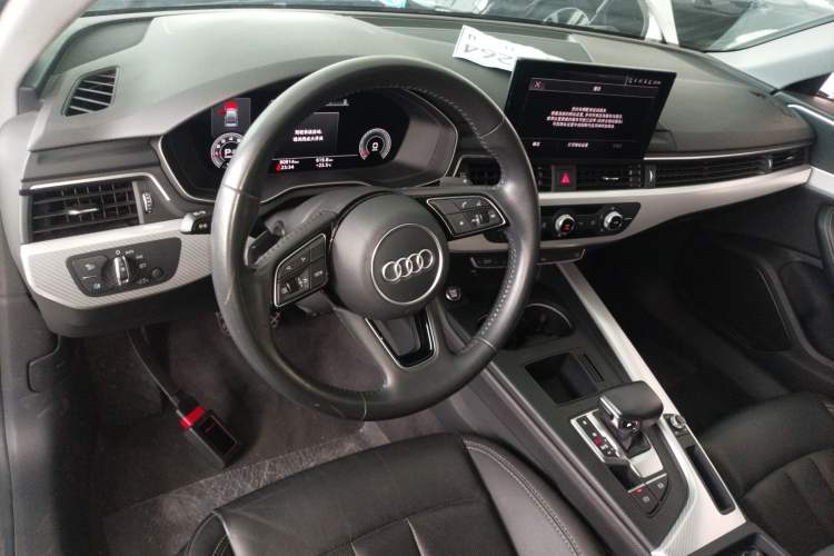 Used Audi A4L 2020 40 TFSI Fashionable and Elegant Model Center Console