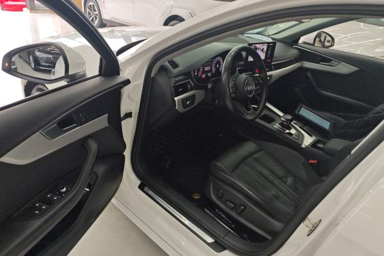 Used Audi A4L 2020 40 TFSI Fashionable and Elegant Model Driver Seat