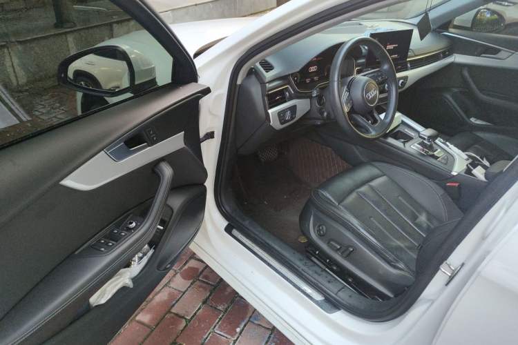 Used Audi A4L 2020 40 TFSI Fashionable and Elegant Model Driver Seat