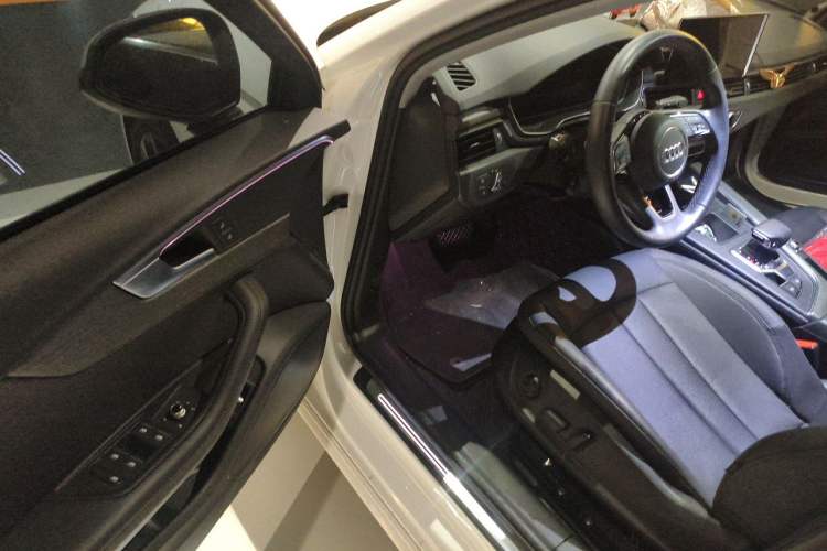 Used Audi A4L 2020 40 TFSI Fashionable and Elegant Model Driver Seat