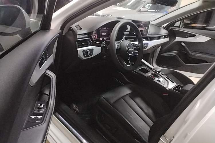 Used Audi A4L 2020 40 TFSI Fashionable and Elegant Model Driver Seat
