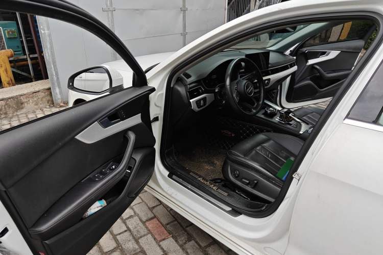 Used Audi A4L 2020 40 TFSI Fashionable and Elegant Model Driver Seat