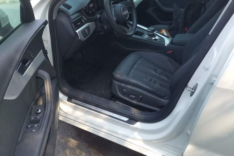 Used Audi A4L 2020 40 TFSI Fashionable and Elegant Model Driver Seat
