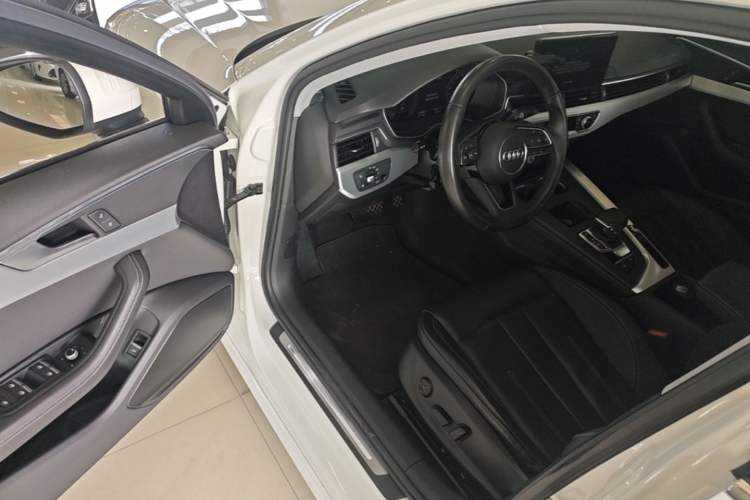 Used Audi A4L 2020 40 TFSI Fashionable and Elegant Model Driver Seat