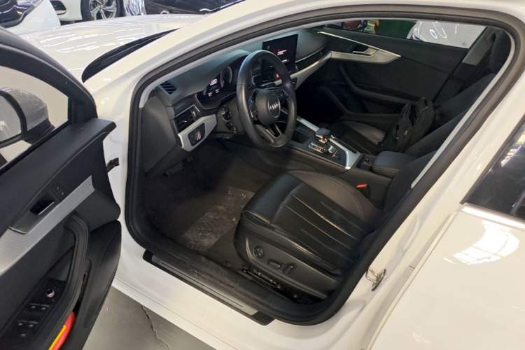 Used Audi A4L 2020 40 TFSI Fashionable and Elegant Model Driver Seat