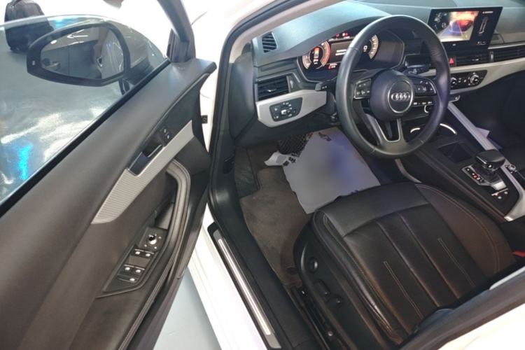 Used Audi A4L 2020 40 TFSI Fashionable and Elegant Model Driver Seat